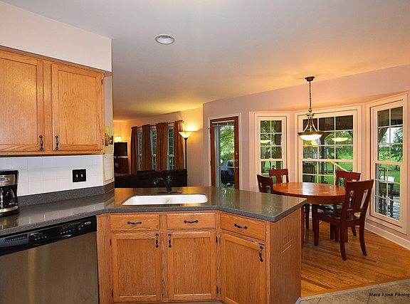 4th image of 412 Pinecreek Dr