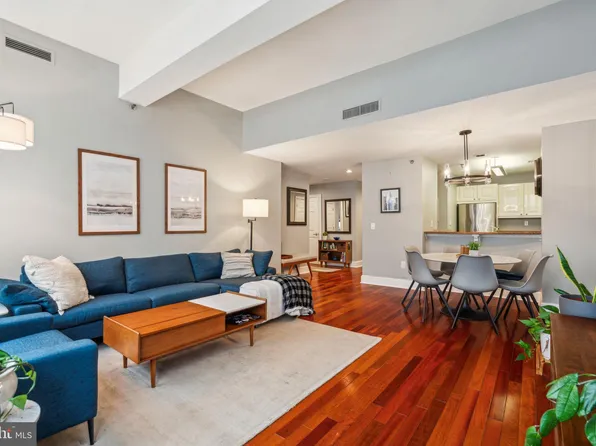 1500 Chestnut St APT 18D, Philadelphia, PA 19102