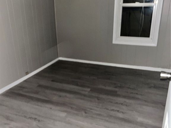 5th image of 504 Ash St