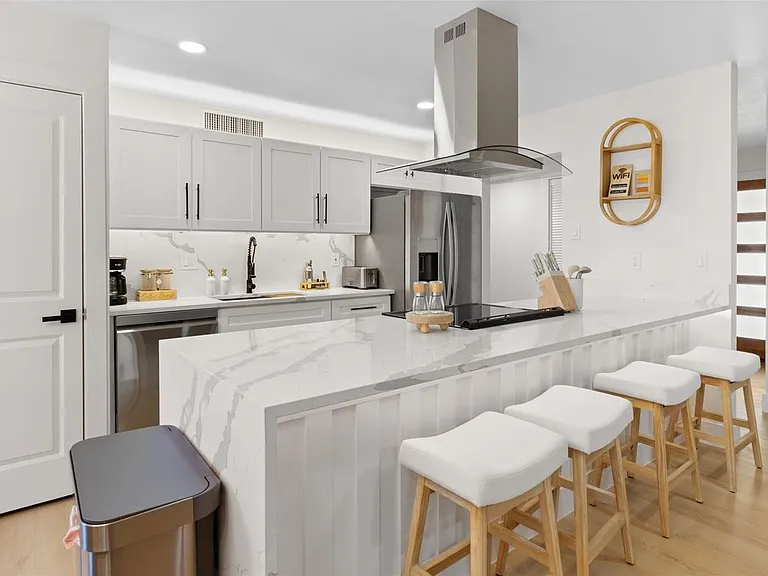 5325 Strickland Ave — Photo 1