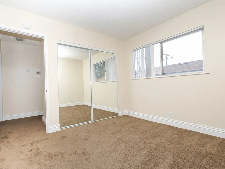 524 Silverwood Ave — Photo 8