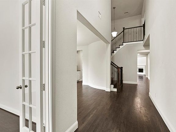 5th image of 2517 Hunters Blvd