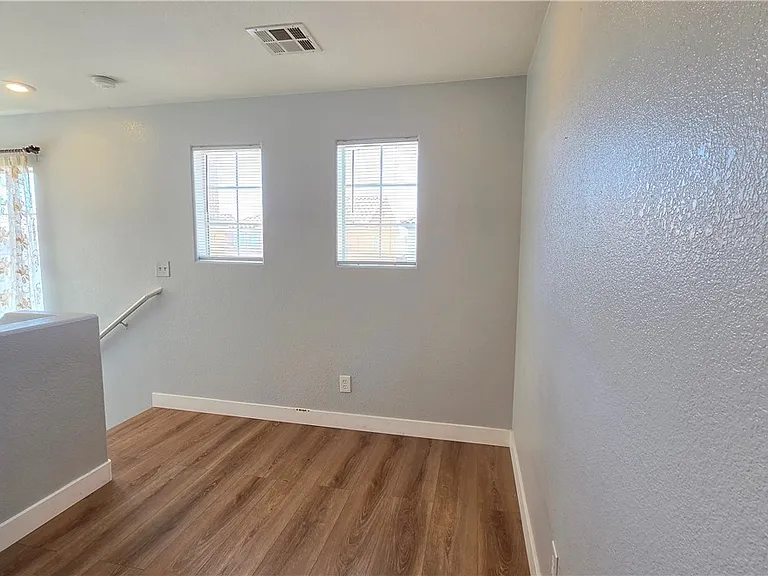 628 Port Talbot Ave — Photo 16