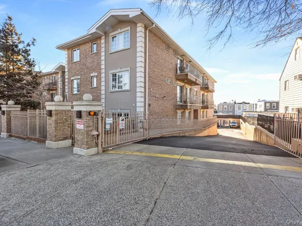 62-48 Mount Olivet Cres, Middle Village, NY