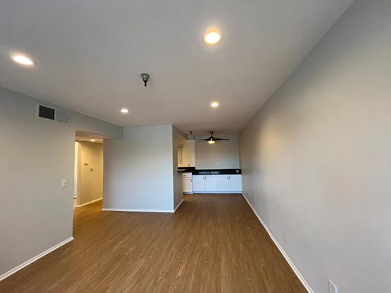 110 S Sweetzer Ave — Photo 97