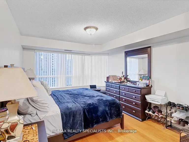 25 Kingsbridge Garden Cir #1720 — Photo 24