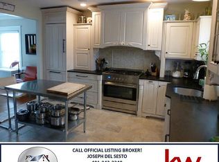 17 Mason Ave, Cranston, RI 02910