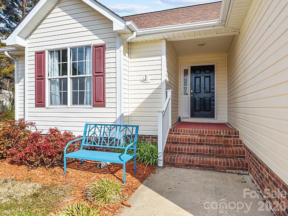 3rd image of 162 Pless Mill Rd