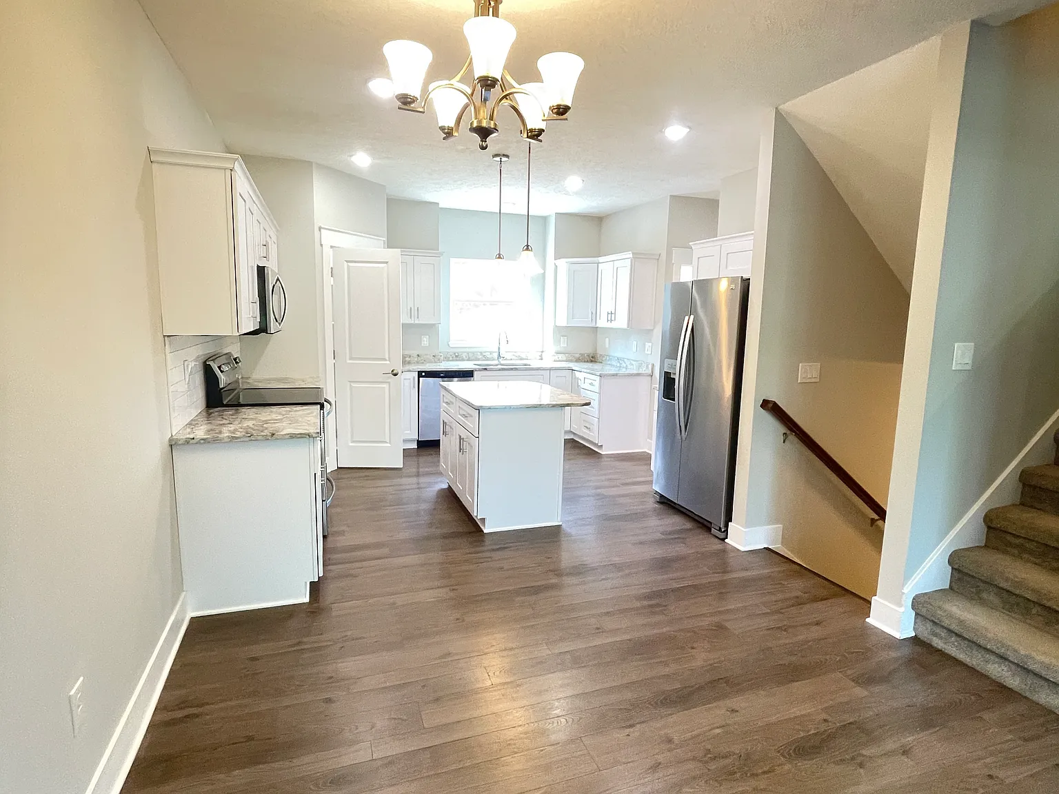 3 bed, 2.5 bath, 2018 sqft, $2,850 — Photo 3