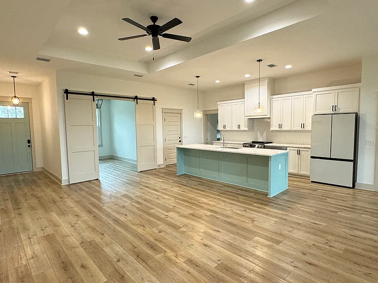 4640 Delwood Park Blvd — Photo 4