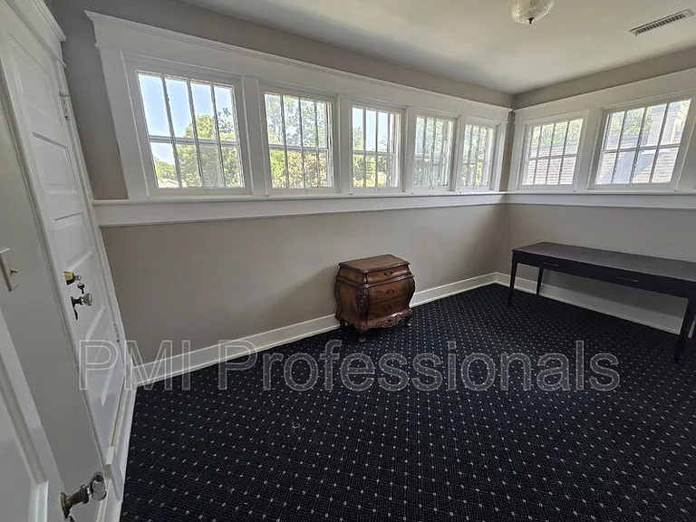 401 E Main St — Photo 24