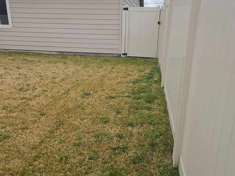 1013 Maple Dr W — Photo 22