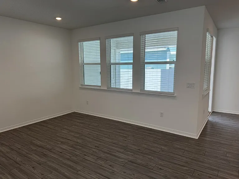 236 Hawthorn Park Cir — Photo 15