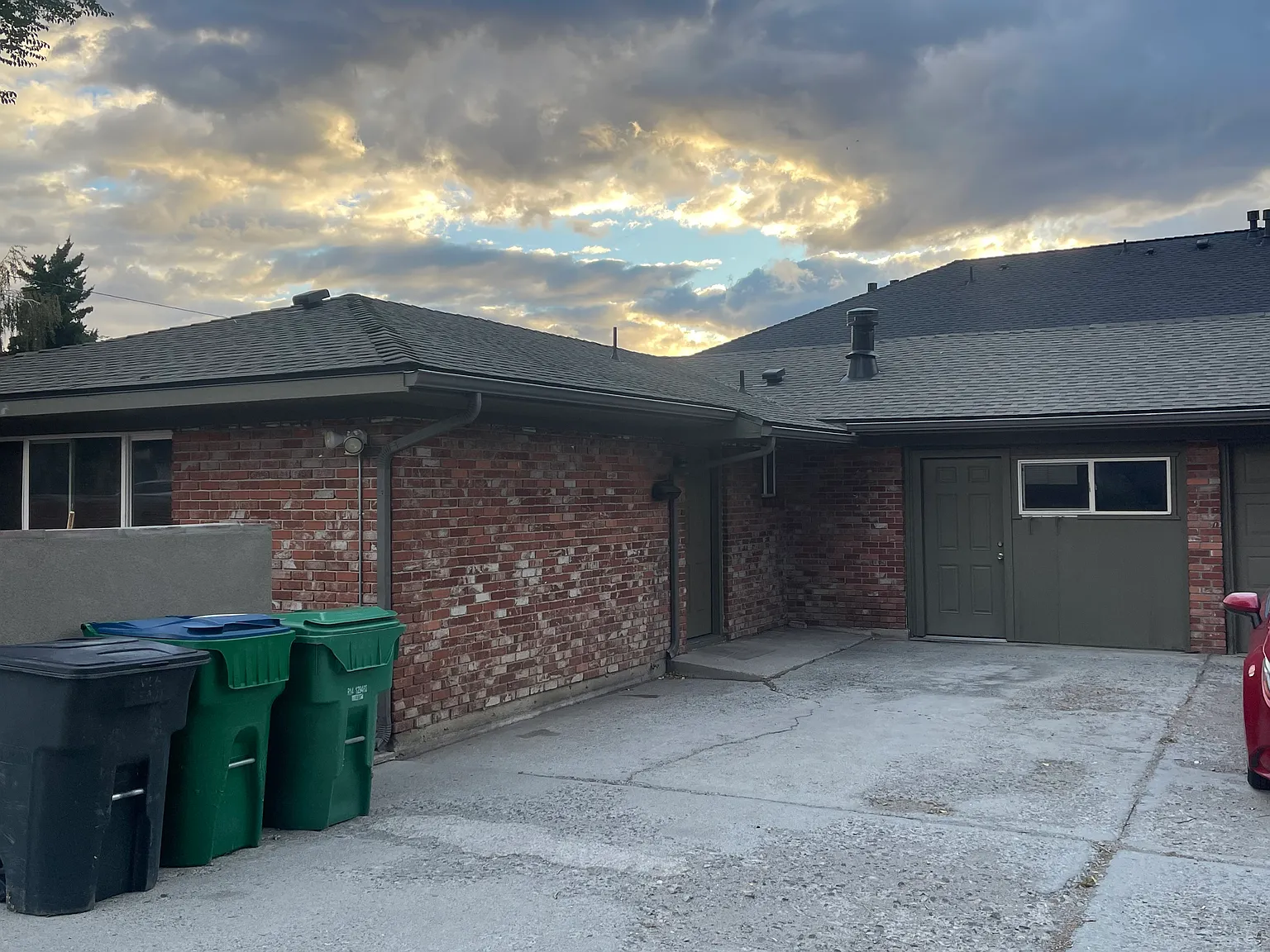 2 bed, 1100 sqft, $1,750 — Photo 2