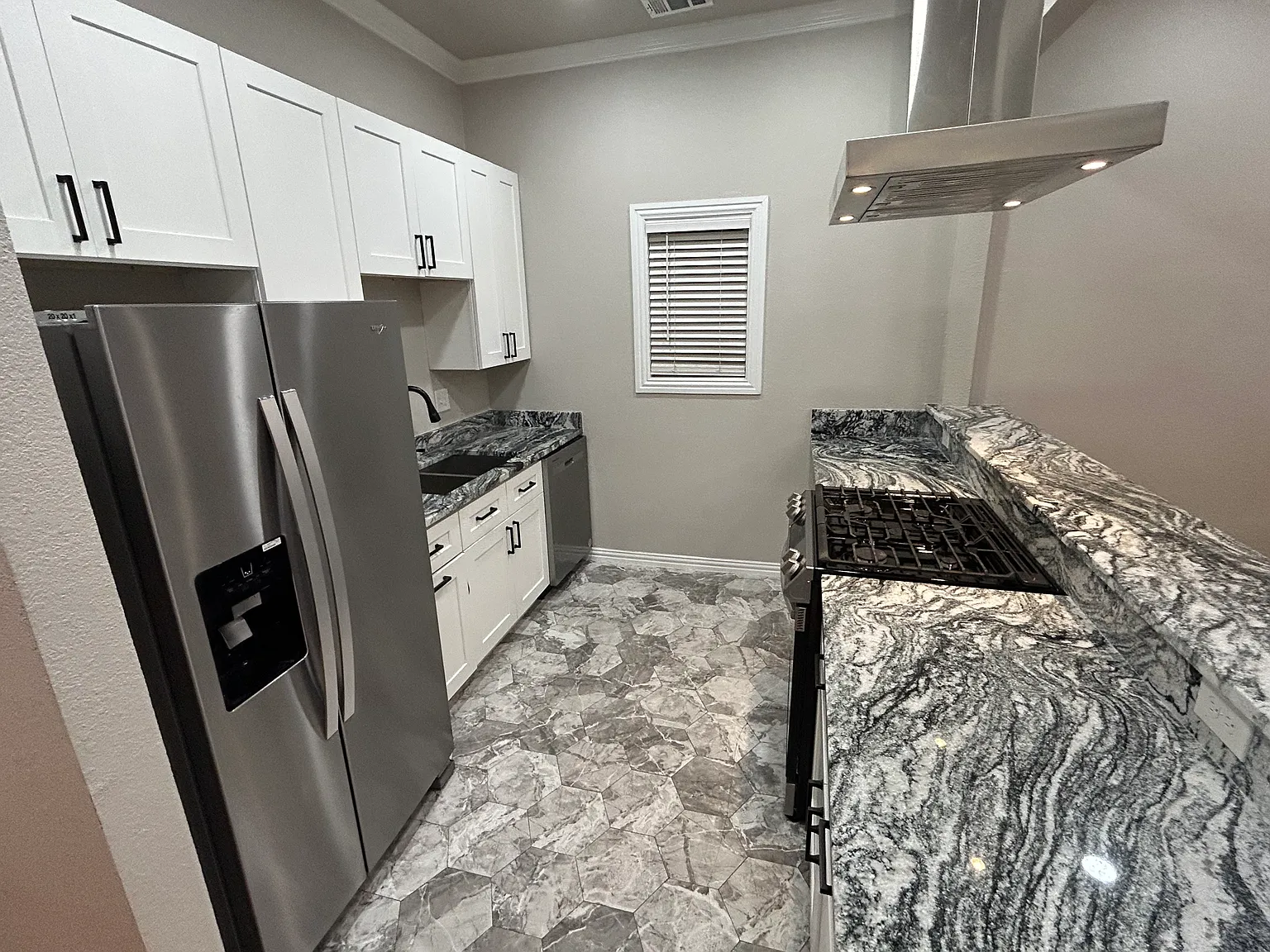 2 bed, 975 sqft, $1,900 — Photo 4