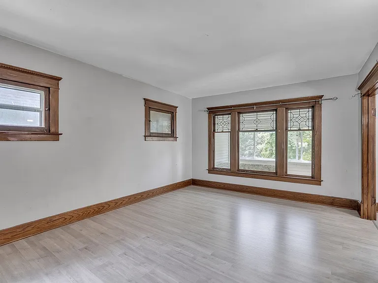 91 Saint Johns Parkside St — Photo 4