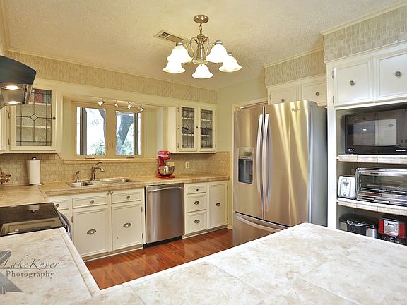 3rd image of 1817 Lytle Shores Dr