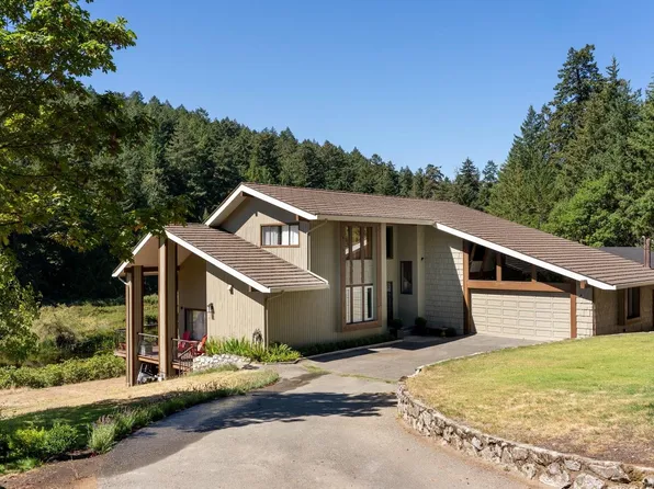 5320 Old West Saanich Rd, Saanich, BC V9E 2A9