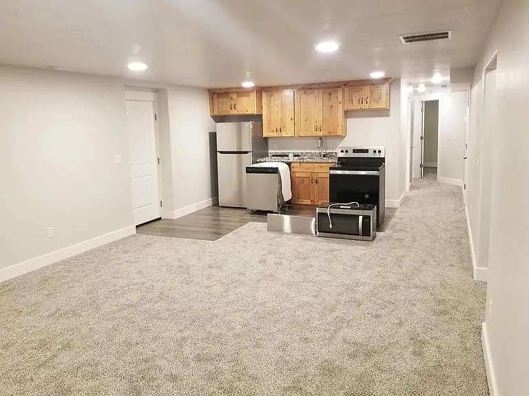 1481 N Arcadia Dr — Photo 3