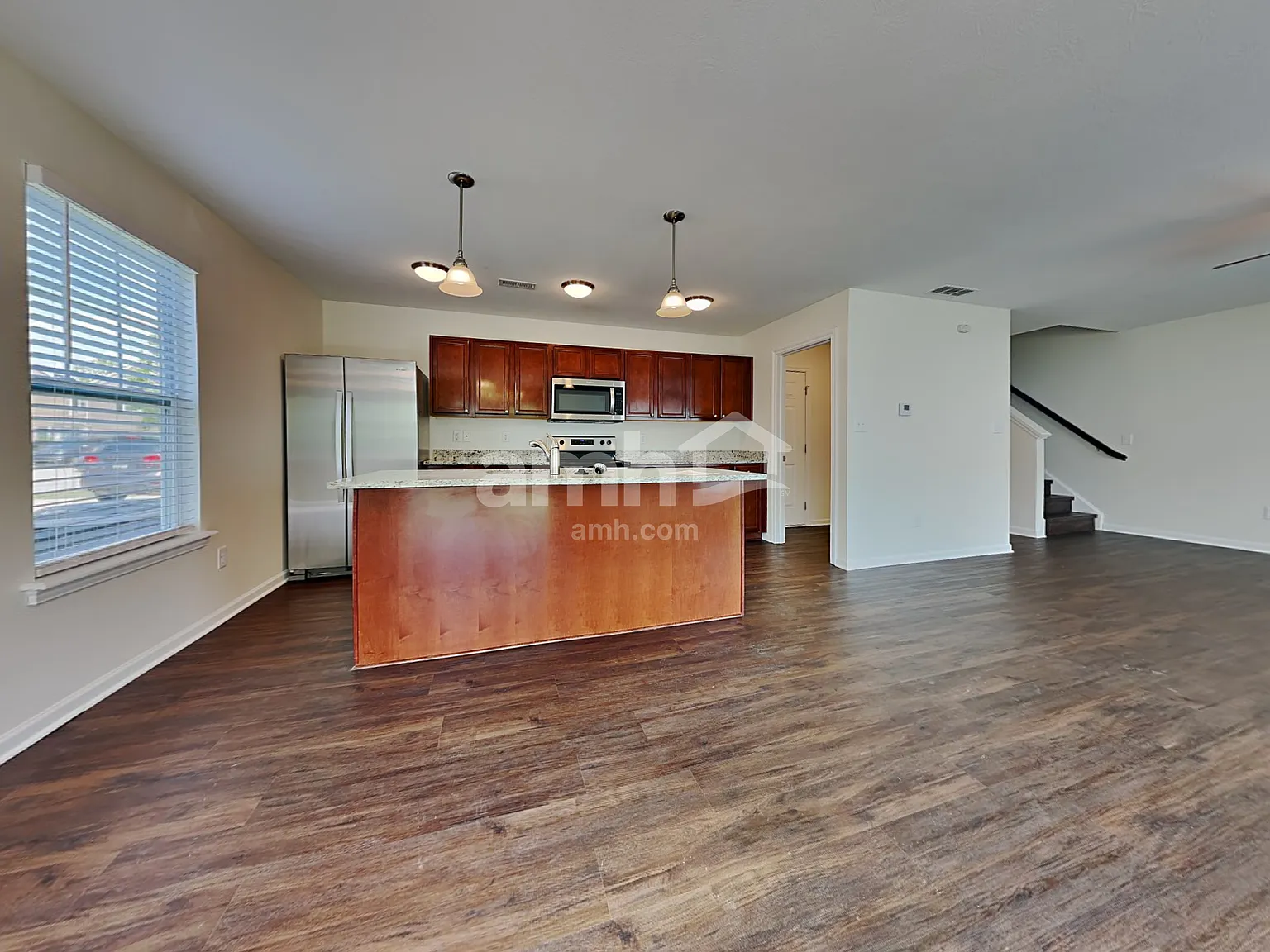 3 bed, 2.5 bath, 1966 sqft, $2,160 — Photo 3