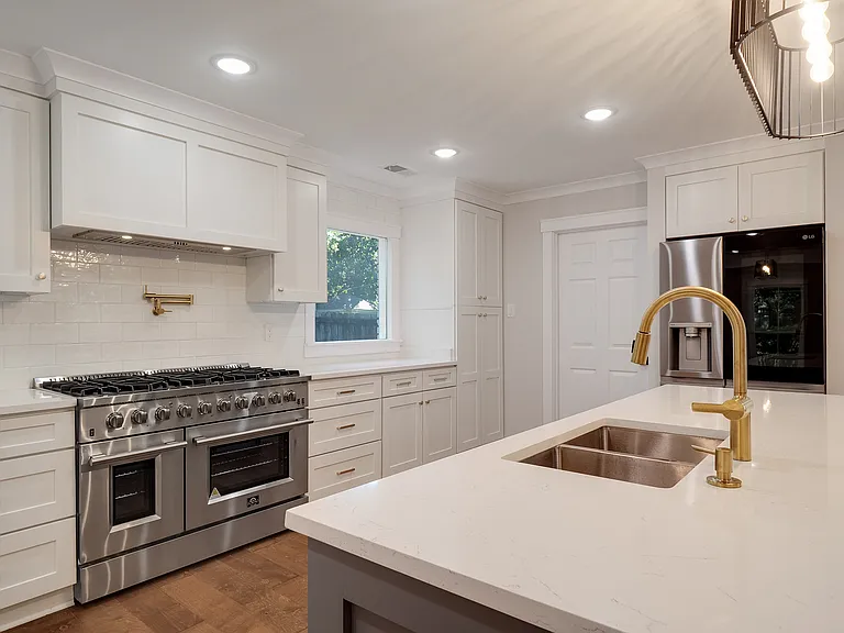 519 Thorn Ridge Cv — Photo 2