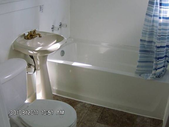 3rd image of 800 E 1st St APT 3