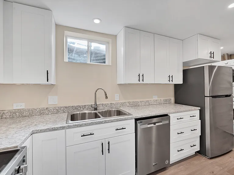 6042 Uno St #B — Photo 11
