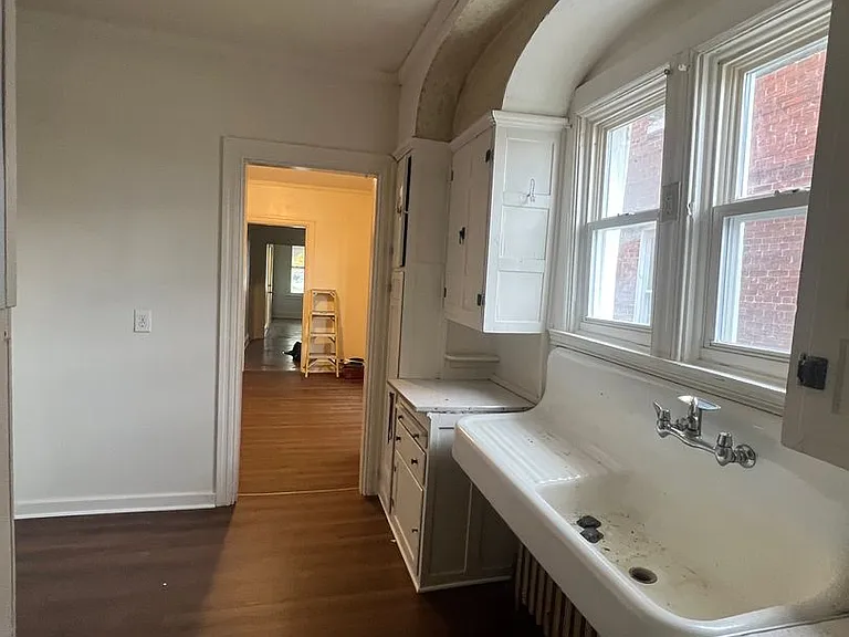 156 S Richland Ave — Photo 3