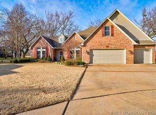 304 N Forest Ridge Blvd, Broken Arrow, OK 74014