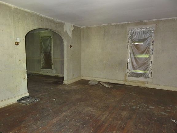 5th image of 7681 E High St