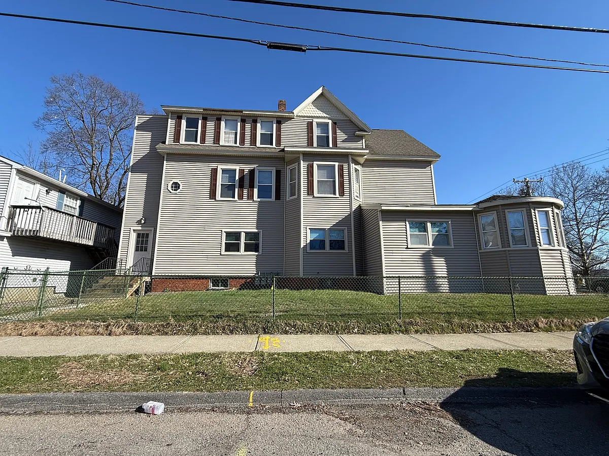 Building Photo - 132 Coburn Ave #1