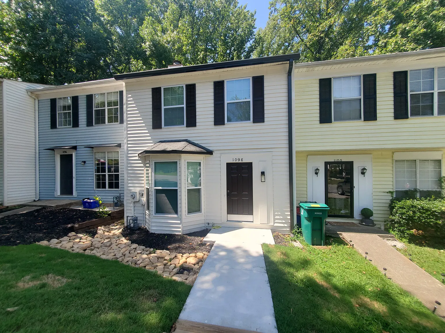 3 bed, 3.5 bath, 1800 sqft, $2,100 — Photo 1