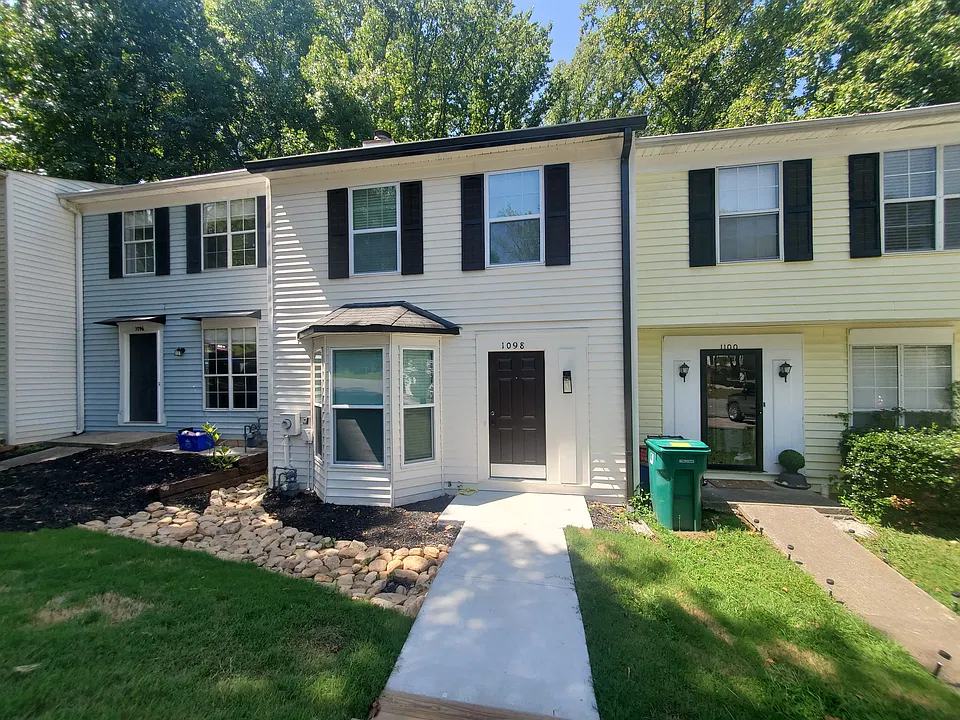 1098 Huntington Trce SE