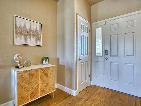 5th image of 290 Clark Ct