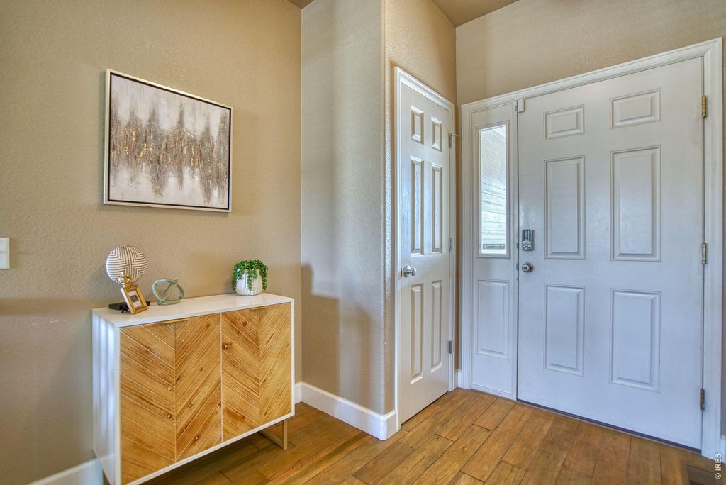 290 Clark Ct