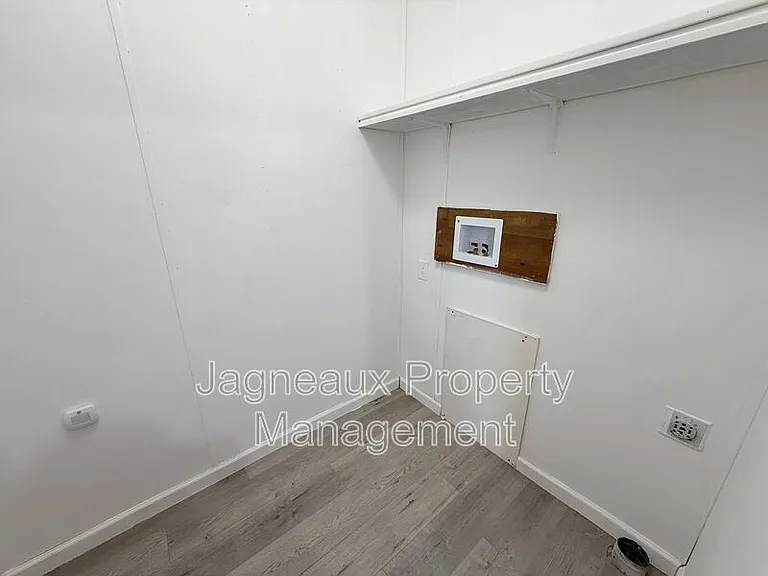 1115 N Crocker St — Photo 8
