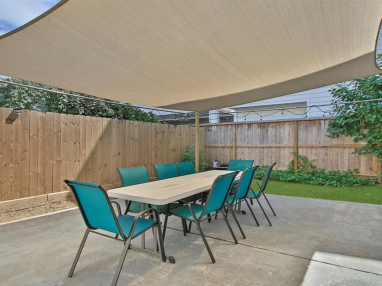 1518 Sabine St — Photo 36
