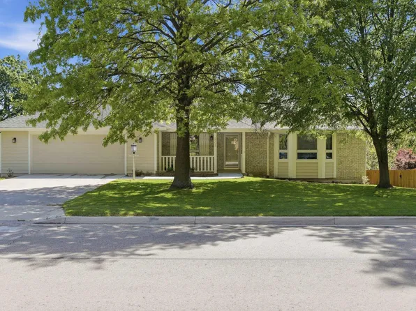 808 Fox Chase Ct, Lawrence, KS 66049