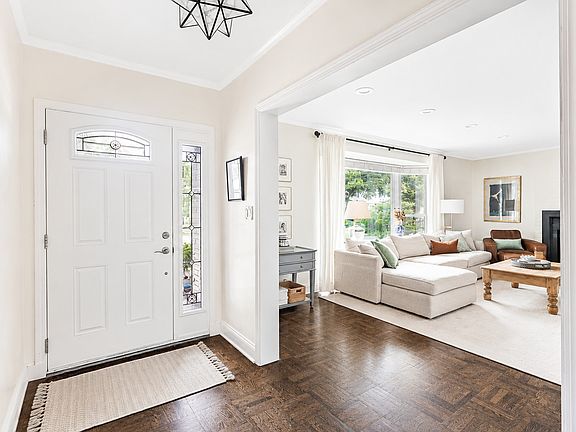 4th image of 131 Joyce Pl