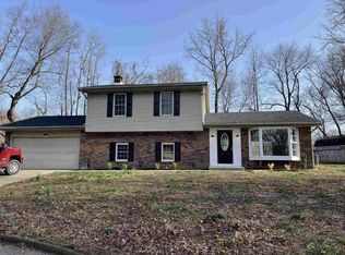 7300 Castle Hills Dr, Newburgh, IN 47630
