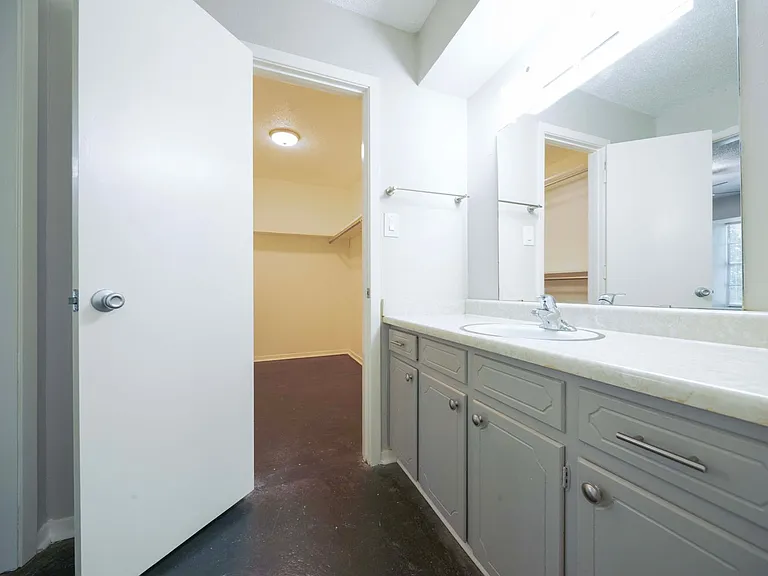 1717 N Locust St — Photo 58