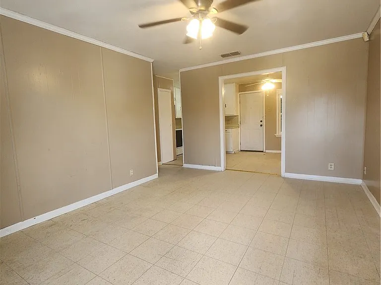 4945 Dodd Dr — Photo 2