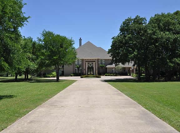 2nd image of 736 Glen Abbey Dr