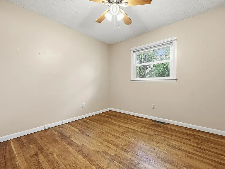 308 Mulberry Dr — Photo 3