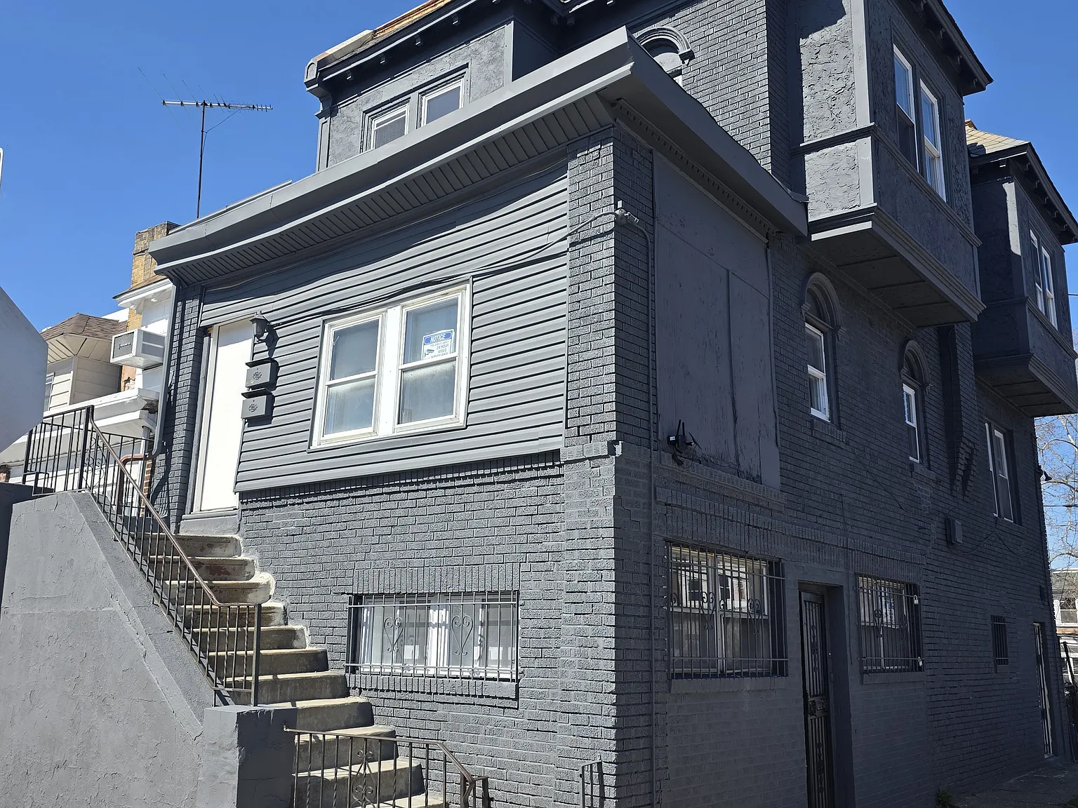 3 bed, 984 sqft, $1,400 — Photo 1