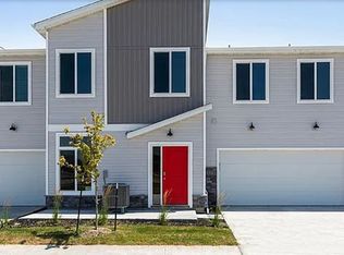 9570 Crestview Dr, West Des Moines, IA 50266