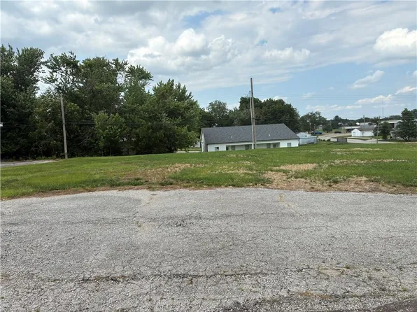 343 E 4th St, Lawson, MO 64062