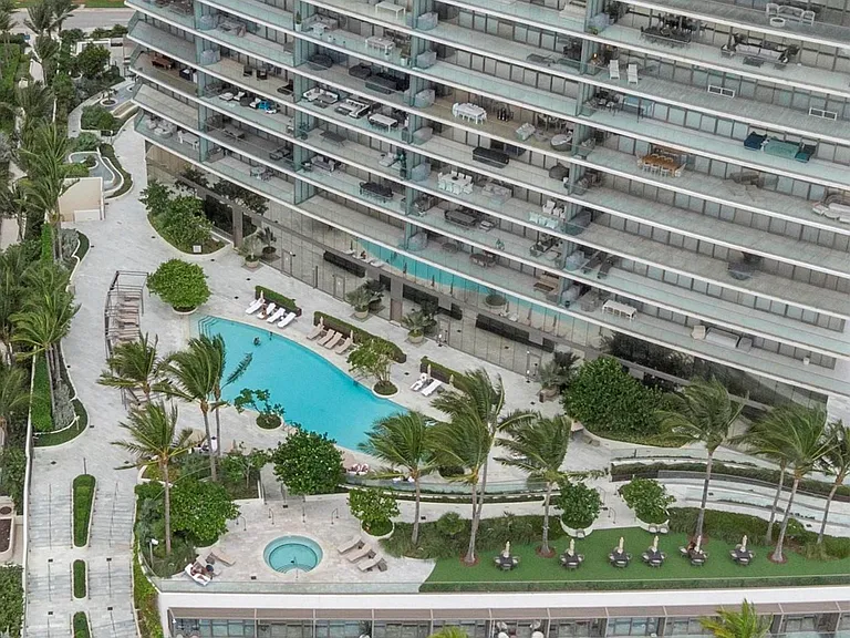 18975 Collins Ave #14000 — Photo 18
