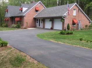 37 General Knox Rd, Russell, MA 01071