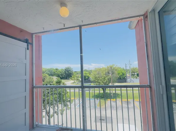 19851 SW 114th Ave APT 301, Miami, FL 33157